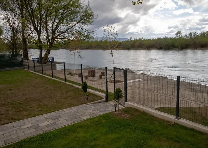 Vikendica Na Drini - Drinska Prica Ferienhaus Loznica