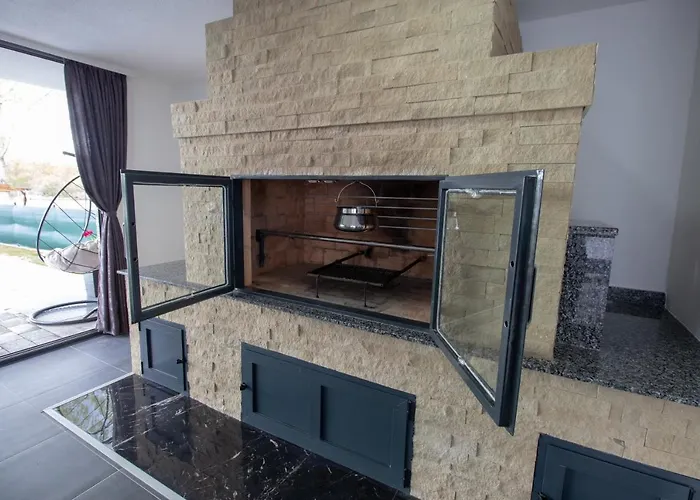 Vikendica Na Drini - Drinska Prica * Loznica