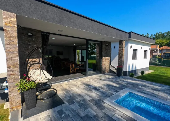 Vikendica Na Drini - Drinska Prica * Loznica