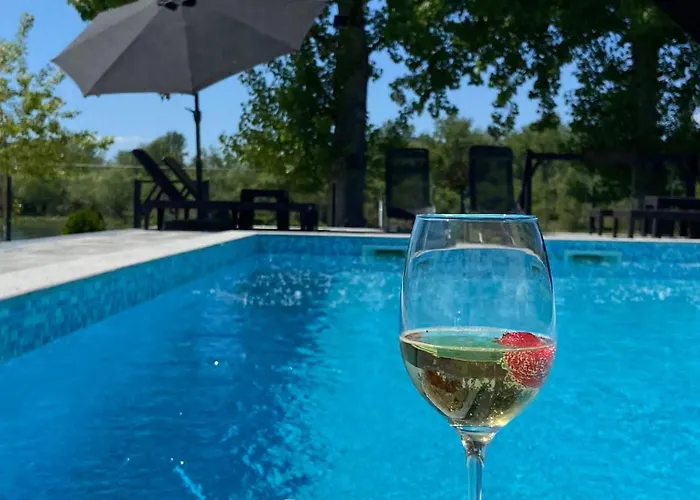 Vikendica Na Drini - Drinska Prica * Loznica